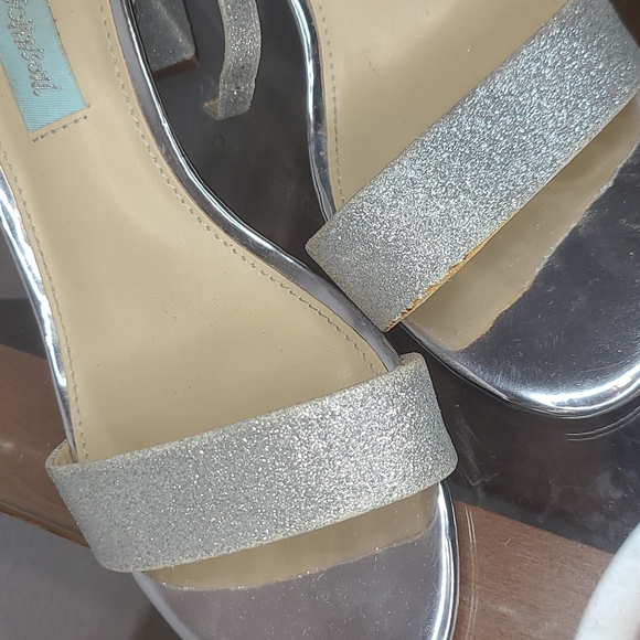 Y2K style Betsey Johnson silver glitter block heels size 7 - Picture 4 of 12